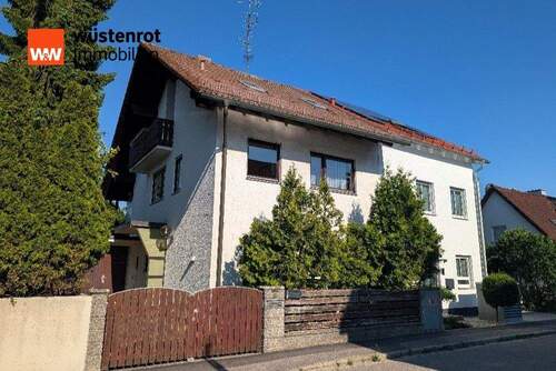 Hausansicht - Charmante Doppelhaushälfte mit viel Platz in ruhiger Wohnsiedlung