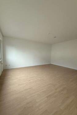 Wohnzimmer - 4 Zimmer Etagenwohnung zur Miete in Eggenstein-Leopoldshafen