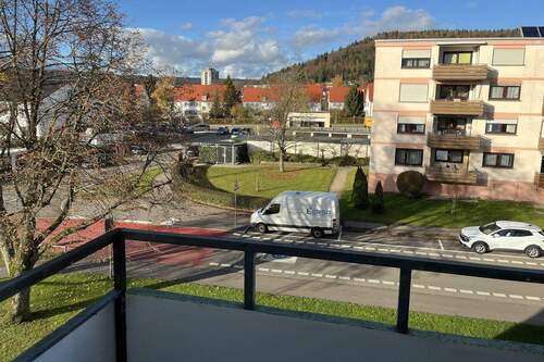 Aussicht vom Balkon - 4 Zimmer Etagenwohnung zum Kaufen in Tuttlingen