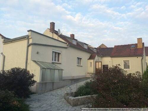 Gesamtansicht des Wohnhauses - Kleines Einfamilienhaus nebst Nebengebäude & Garage in Wülknitz, unweit von Großenhain