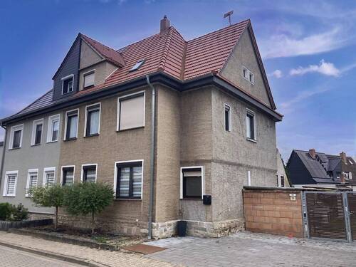 Hausansicht - Familienfreundlich Wohnen: Viel Platz - Viel Potenzial !