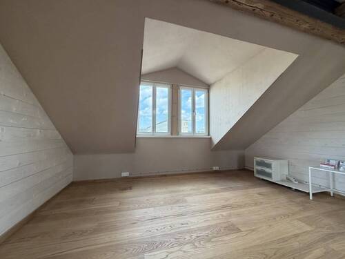 Zimmer 1 als Wohn- oder Schlafzimmer nutzbar - 4 Zimmer Etagenwohnung in Erlangen