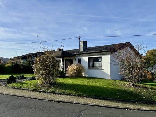 Straßenansicht - 7 Zimmer Einfamilienhaus in Maring-Noviand-Noviand