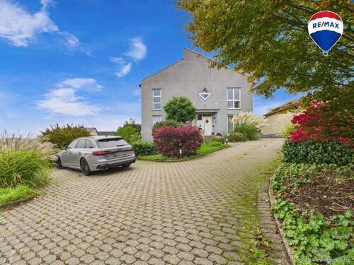 RE/MAX Immobilien DeLux Einfamilienhaus Mettlach-Weiten Außenansicht - Geräumiges Einfamilienhaus mit weitläufigem Grundstück