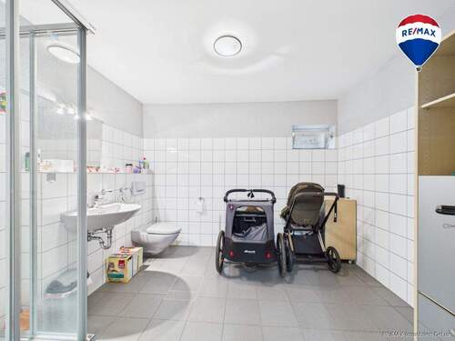 RE/MAX Immobilien DeLux Einfamilienhaus Mettlach-Weiten Badezimmer KG - 