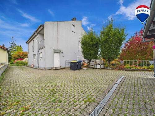 RE/MAX Immobilien DeLux Einfamilienhaus Mettlach-Weiten Seitenansicht - 1 Zimmer Einfamilienhaus zum Kaufen in Mettlach / Weiten