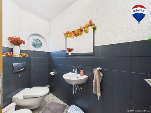 RE/MAX Immobilien DeLux Einfamilienhaus Mettlach-Weiten Gäste-WC - 