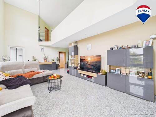 RE/MAX Immobilien DeLux Einfamilienhaus Mettlach-Weiten Wohnzimmer - 