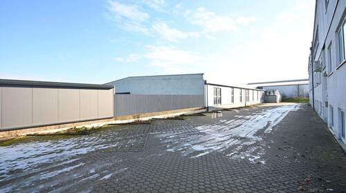 zusätzliche Stellplätze vorhanden - 