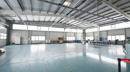 Große Hallenfläche - 