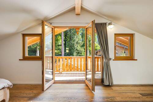 Am Waldrand gelegen - 