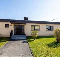 Stilvoller Bungalow in bevorzugter Wohnlage - Wohnen auf einer Ebene mit sonnigem Gartenparadies! - Obertraubling