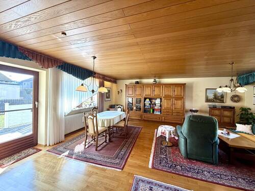 geräumiger Wohn- und Essbereich - 