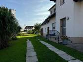 Bild... - Zweifamilienhaus auf großem Grundstück im Herzen von Nordendorf