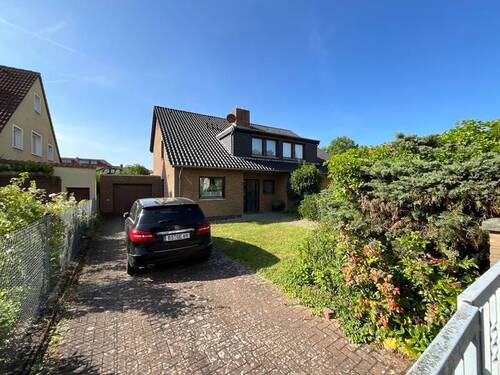 Straßenansicht - Mehrfamilienhaus, Wohnhaus mit 356,00 m² in Braunschweig / Ölper zum Kaufen