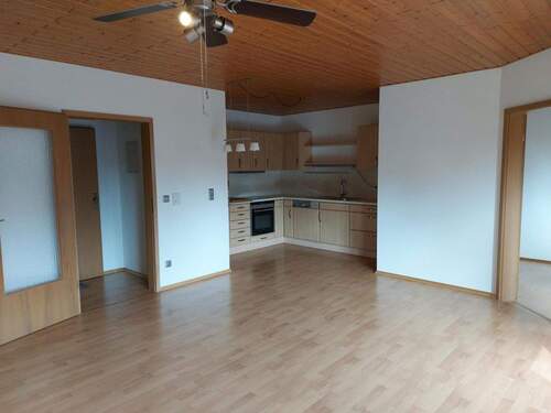 Wohnzimmer / Küche - 3 Zimmer Mehrfamilienhaus, Wohnhaus in Neumarkt