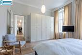 Schlafzimmer mit Blick in den Flur - 