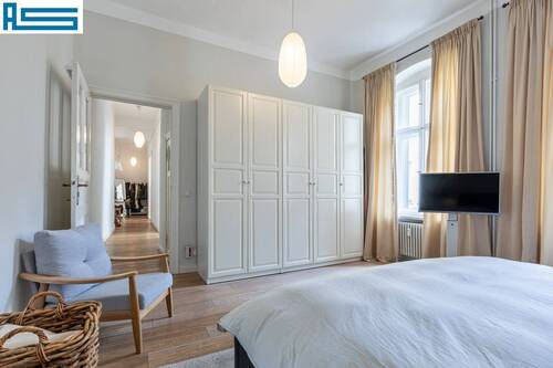 Schlafzimmer mit Blick in den Flur - 