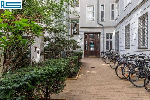 Innenhof Blick zum Vorderhaus - 