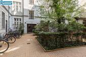 Innenhof Blick zum Gartenhaus - 