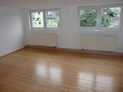 Wohnzimmer - 2 Zimmer Etagenwohnung zur Miete in Weißenfels