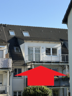 Rückseite mit Balkon - 3 Zimmer Etagenwohnung zur Miete in Schwaig
