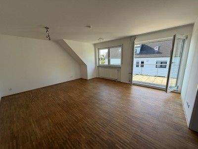 Wohn-Essbereich mit Balkon - Etagenwohnung mit 85,00 m² in Schwaig zur Miete