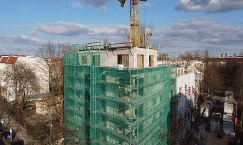 Straßenansicht - Rohbau fertiggestellt *energieeffizienter Neubau * 2- Zimmer - Loggia