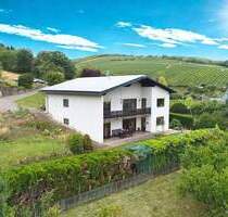 Herrschaftliches Wohnen mit eigener Zufahrt und fantastischem Ausblick - Ayl