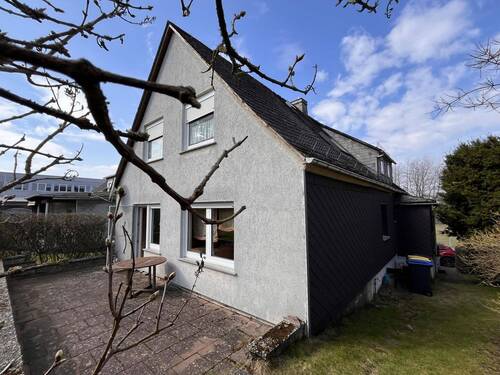 Außenansicht mit Terrasse - Einfamilienhaus mit 153,00 m&sup2; in Driedorf zum Kaufen