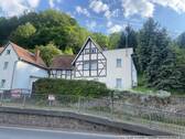 Ansicht auf das Fachwerkahsu mit Anbau - Ideal für Handwerker! Fachwerkhaus zum Sanieren in Klipphausen