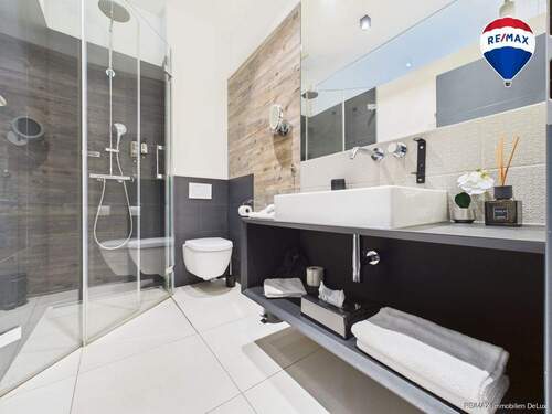 REMAX Immobilien DeLux Hotel Badezimmer Wallerfangen Mark Borowicz - 