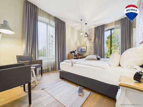 REMAX Immobilien DeLux Hotel Zimmer Wallerfangen Mark Borowicz - 