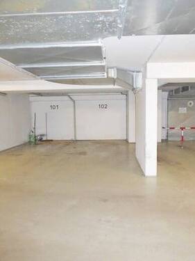 Tiefgaragenstellplatz - 