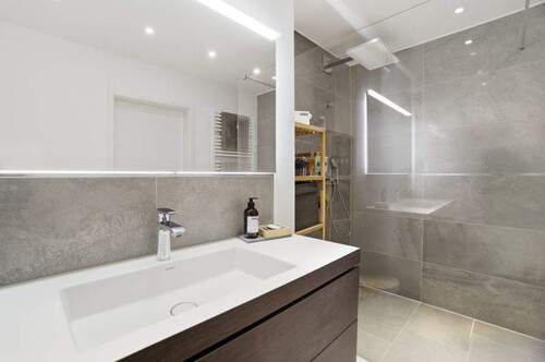 Duschbad, 2-Zimmer-Maisonettewohnung mit Garten un - 