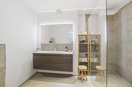 Duschbad; 2-Zimmer-Maisonettewohnung mit Garten un - 