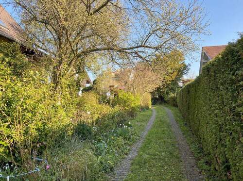 Zufahrt - 1 Zimmer Mehrfamilienhaus, Wohnhaus in Inning