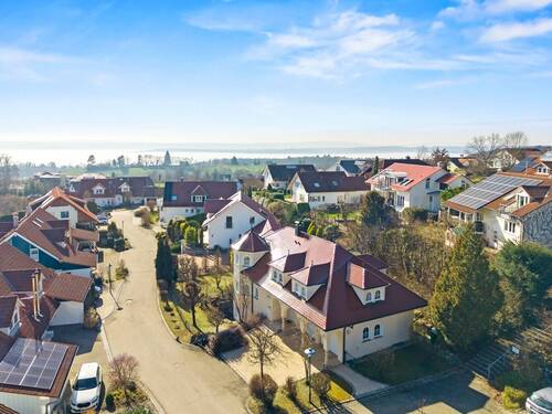 in ruhiger Höhenlage - 8 Zimmer Einfamilienhaus in Daisendorf