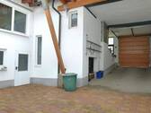 Durchfahrt zum Hof - 1 Zimmer Mehrfamilienhaus, Wohnhaus in Sinsheim