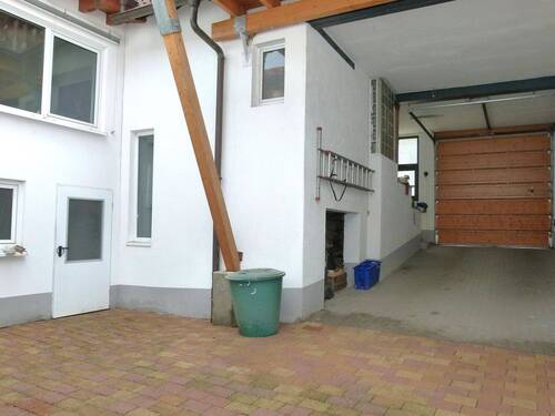 Durchfahrt zum Hof - 1 Zimmer Mehrfamilienhaus, Wohnhaus in Sinsheim