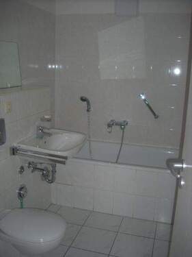 Bad mit Wanne - 