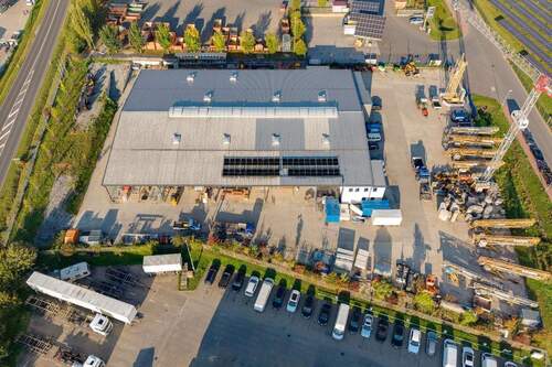 Aussenaufnahme - Halle in Würzburg zum Kaufen