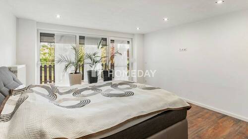 1. OG Schlafzimmer 1 - 