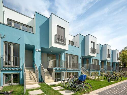 TH-seitlich - 5 Zimmer Etagenwohnung in Berlin