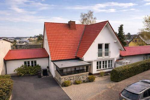 Luftbild - 1 Zimmer Mehrfamilienhaus, Wohnhaus zum Kaufen in Marktleugast