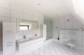 Badezimmer Dachgeschoss - 