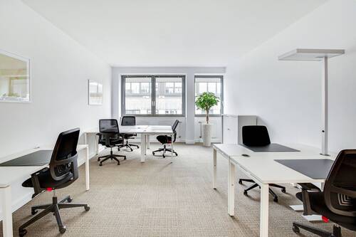 Großen Büro 1.jpg - Buchen Sie Büroräume in Regus Bismarckstraße 30 sqm für 5 Personen bei denen Sie sich um nichts mehr kümmern müssen