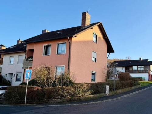 Bild 2 - 7 Zimmer Reihenendhaus zum Kaufen in Ebern