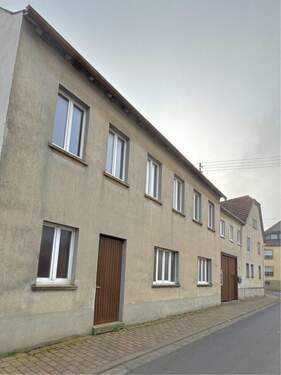 Außenansicht - Großzügiges Gebäude mit Entwicklungspotenzial (Wohn- und Gewerbefläche ca. 265 m² + Nutzfläche ca.155 m²)