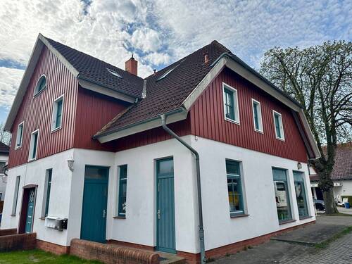 Haus von hinten seitlich rechts.jpeg - Mehrfamilienhaus, Wohnhaus zum Kaufen in Prerow